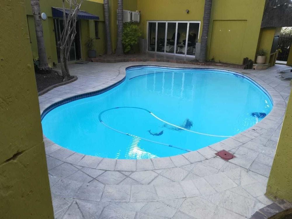 Pelonngwe Wellness Retreat & Spa - Outdoor Pool