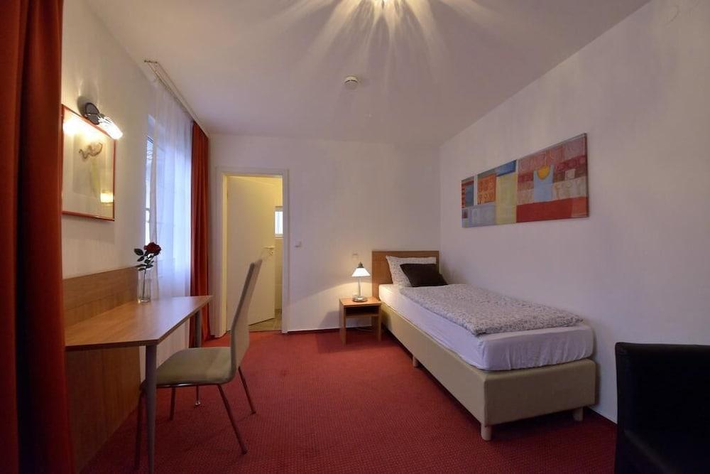 Hotel Alt-Finthen - Room
