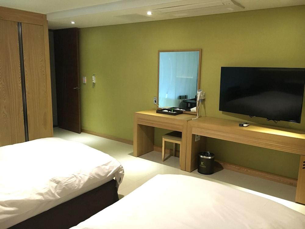K Tourist Hotel - Room