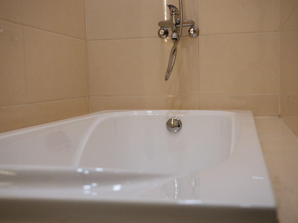 Minori Serviced Apartment - Deep Soaking Bathtub