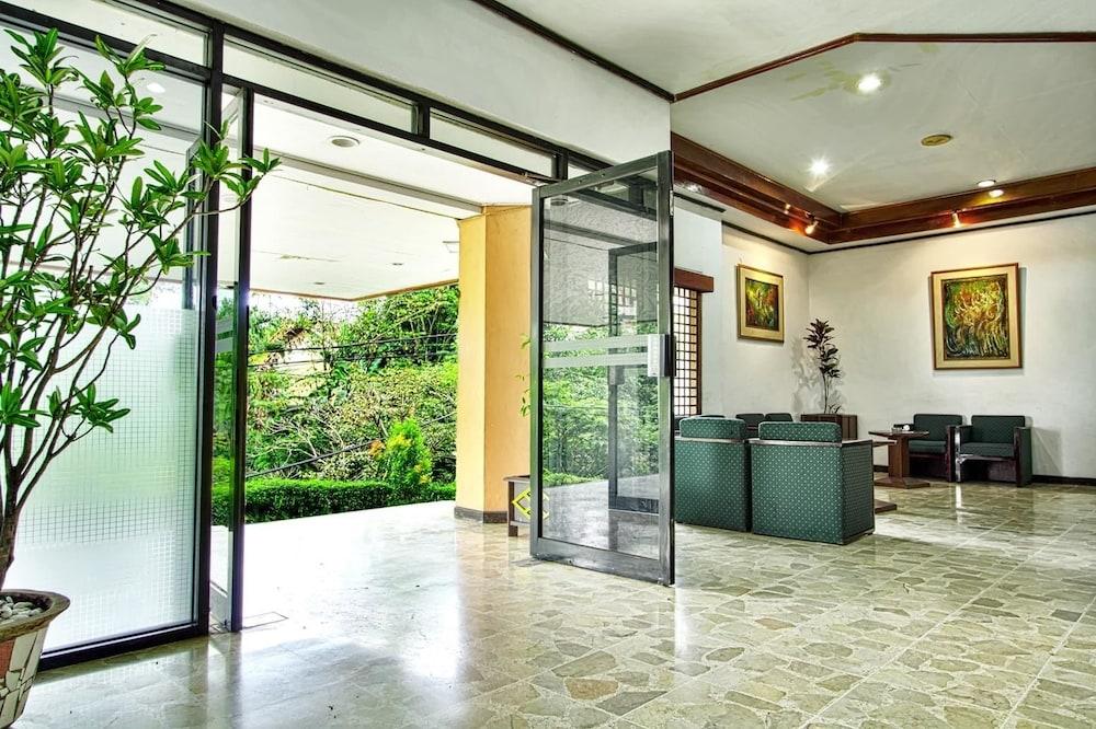 Sahid Manado - Interior Entrance