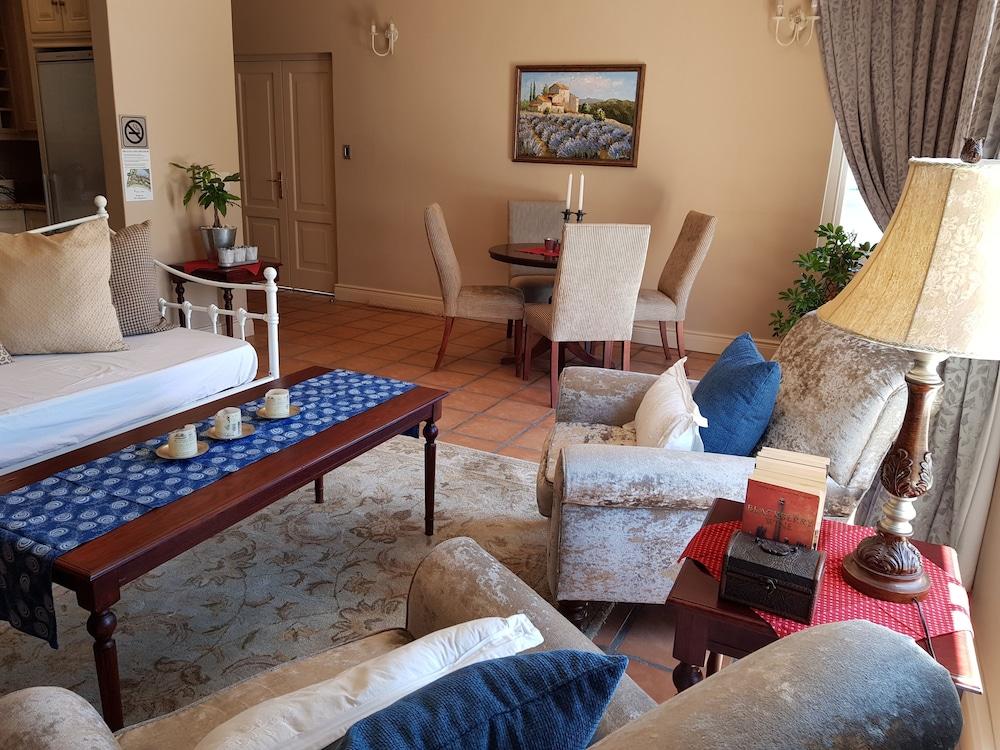 Cabriere d'Afrique Luxury Villa - Living Area