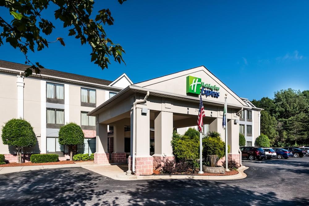 Holiday Inn Express Charlotte Belmont Airport, an IHG Hotel - Featured Image