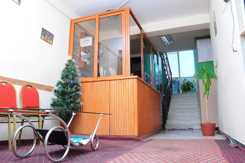 MM Apartment Guest House - Interior Entrance