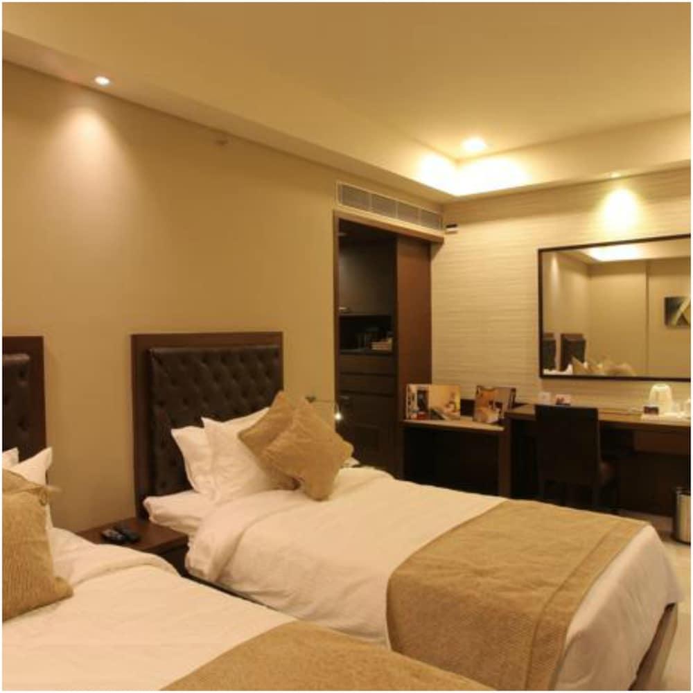 Peerless Hotel Kolkata - Room