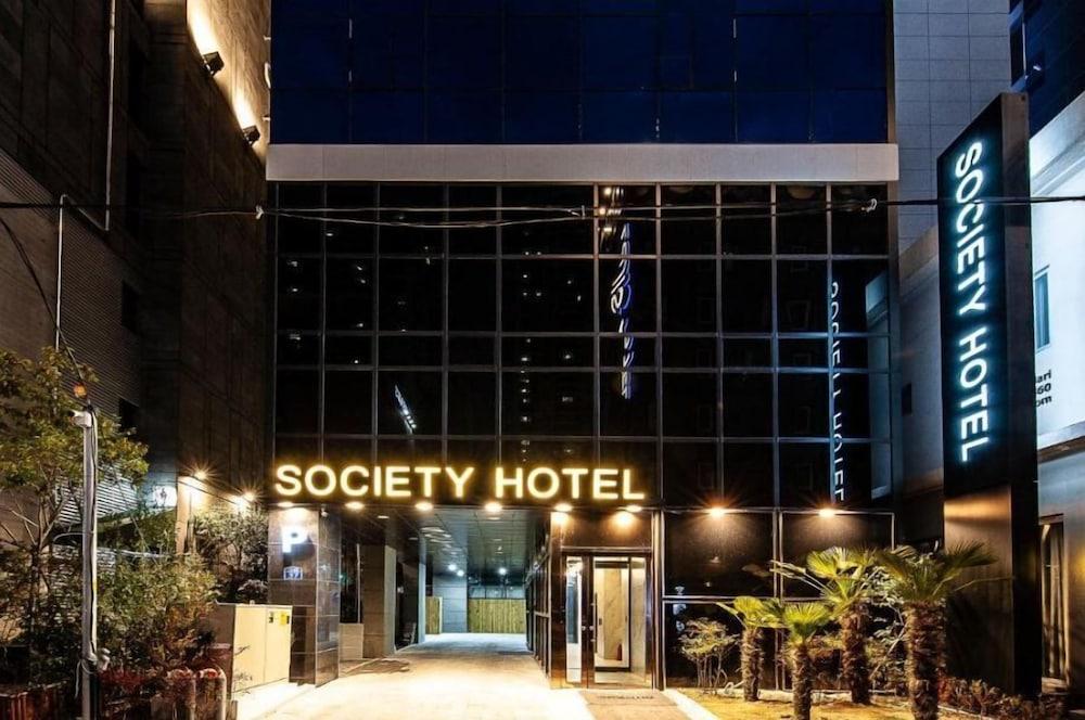 Hotel Society - Exterior