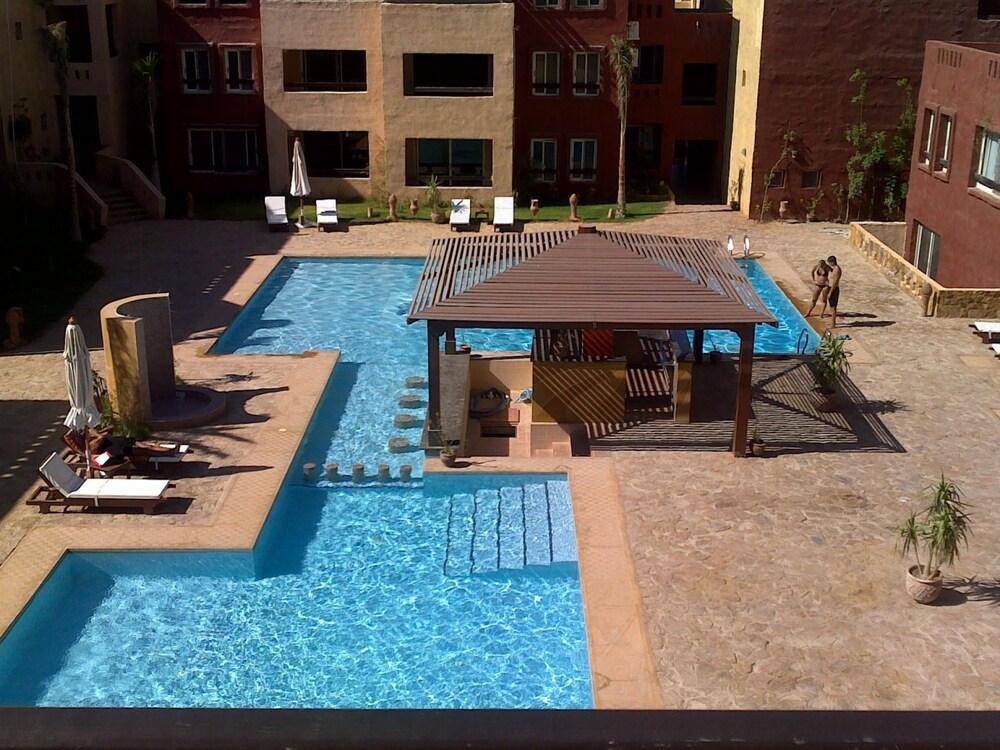 Kamareia Resort - Outdoor Pool
