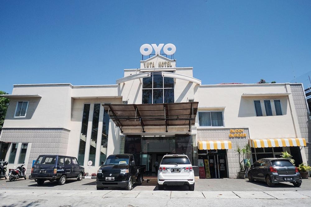 OYO 800 Hotel Yuta - Featured Image