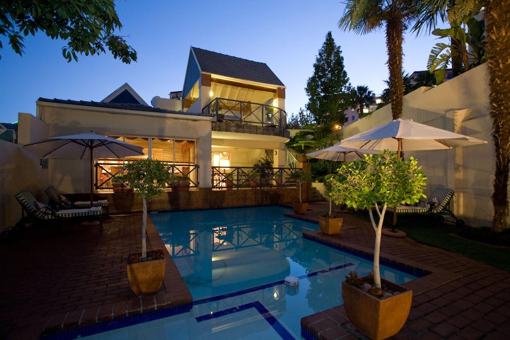 Courtyard Hotel Sandton - Featured Image