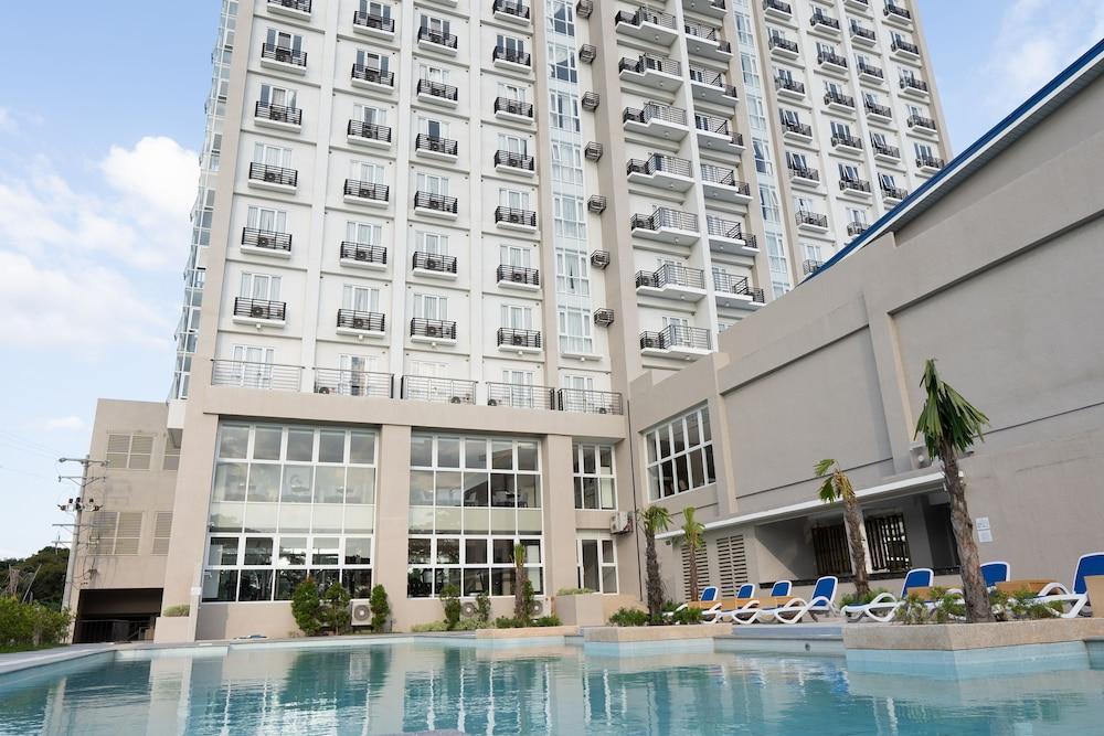 Sotogrande Davao Hotel - Outdoor Pool