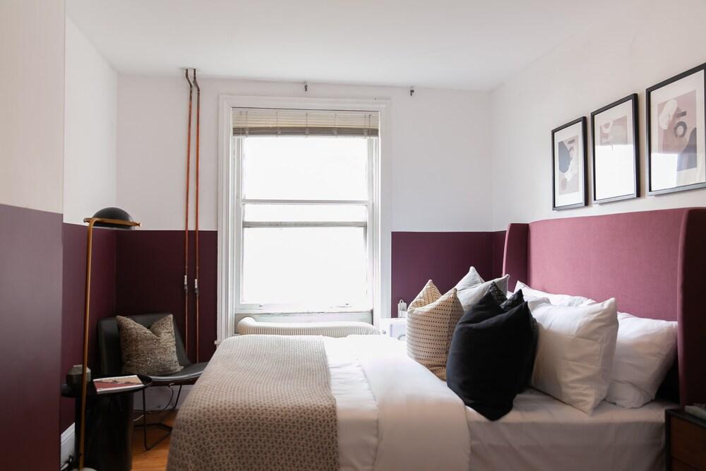 Domio Rittenhouse Square Charming 3BR Duplex + Deck - Room