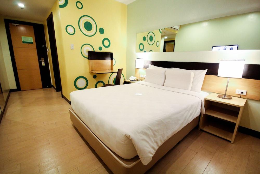 Go Hotels Iloilo - Featured Image