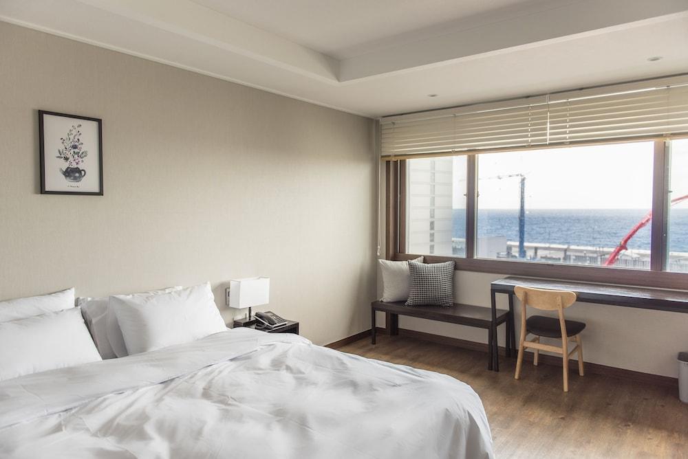 Check Inn Hotel Jeju - Featured Image
