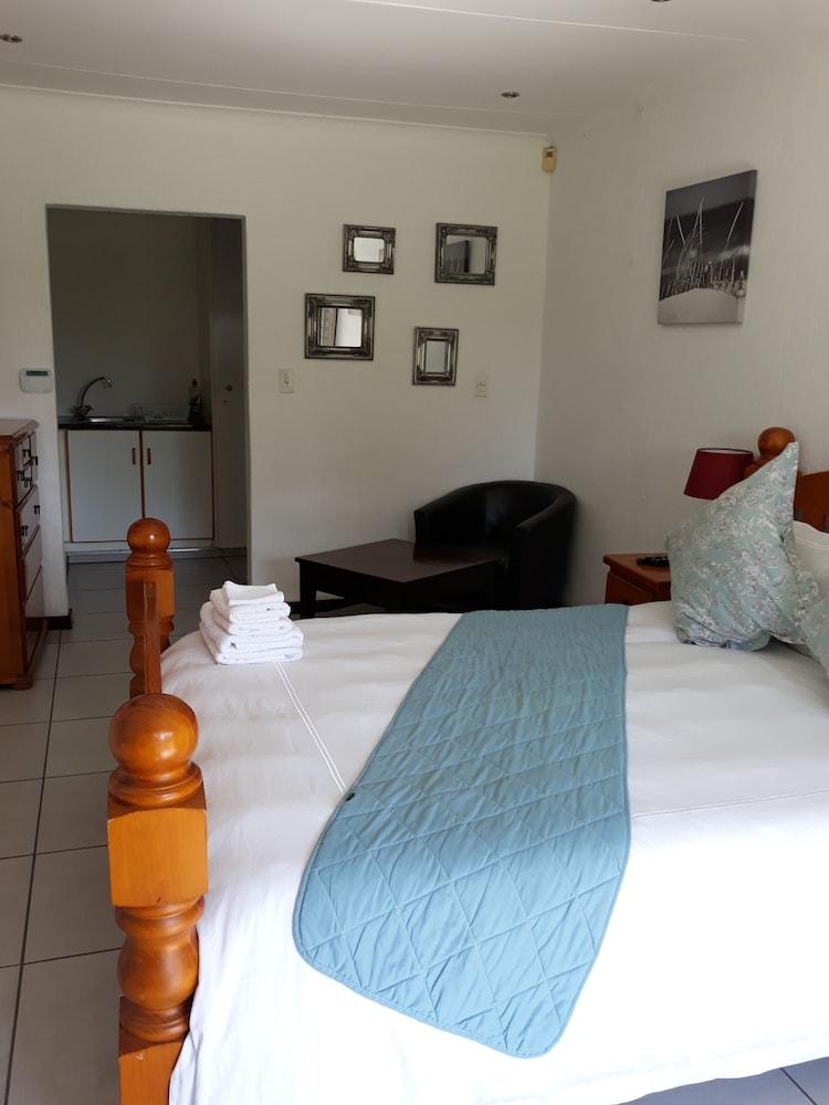 8 Ibis Lane Guest House - Room