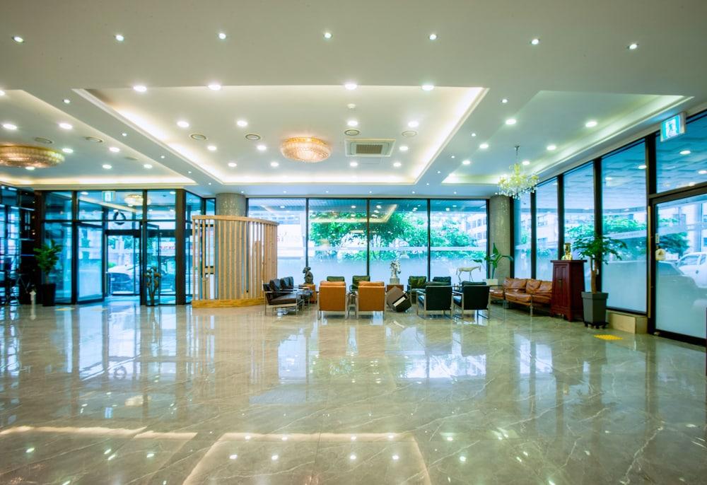 Amber Hotel Jeju - Lobby