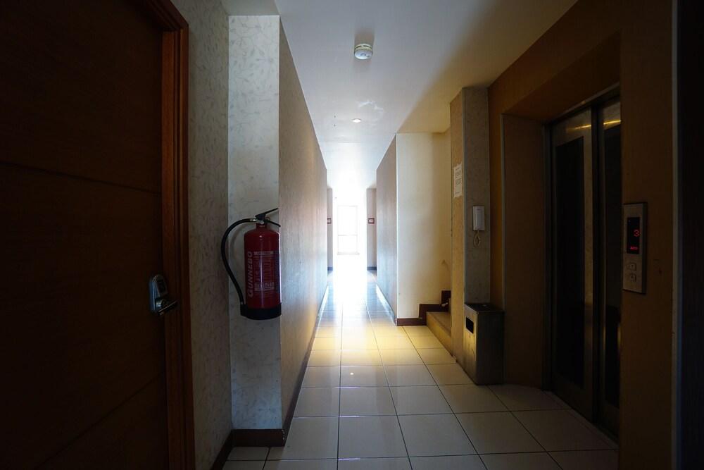 OYO 1993 Hotel D'kanaka Riverview - Hallway