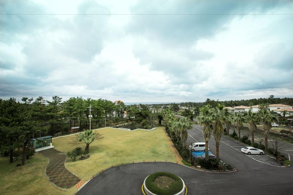 Benikea The Jeju Resort - Property Grounds