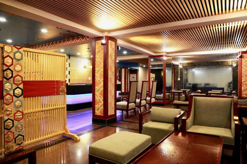 Hotel Kamalashi Palace - Lobby Sitting Area