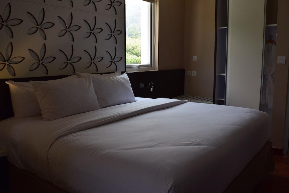 Amartha Hills Hotel and Resort - Room
