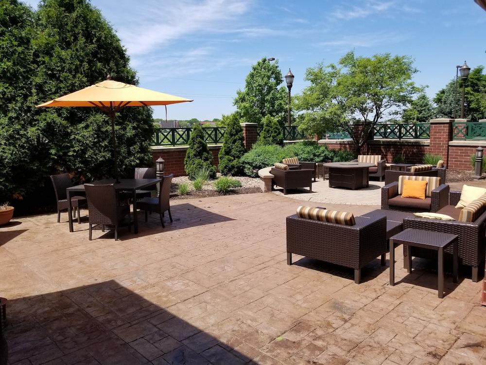 Courtyard by Marriott Madison East - BBQ/Picnic Area