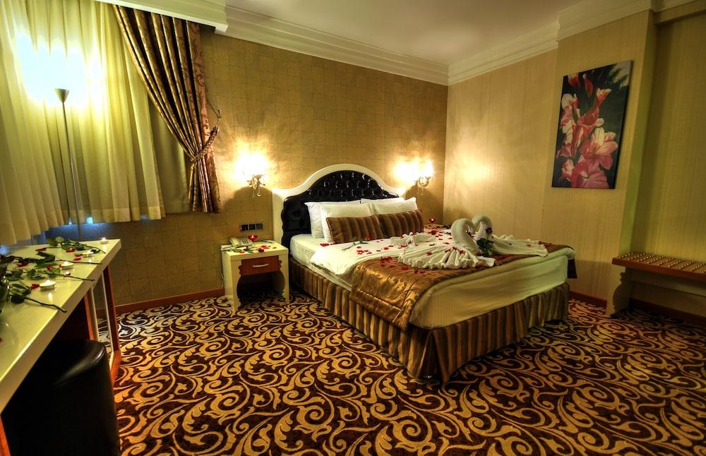Golden Deluxe Hotel - Room