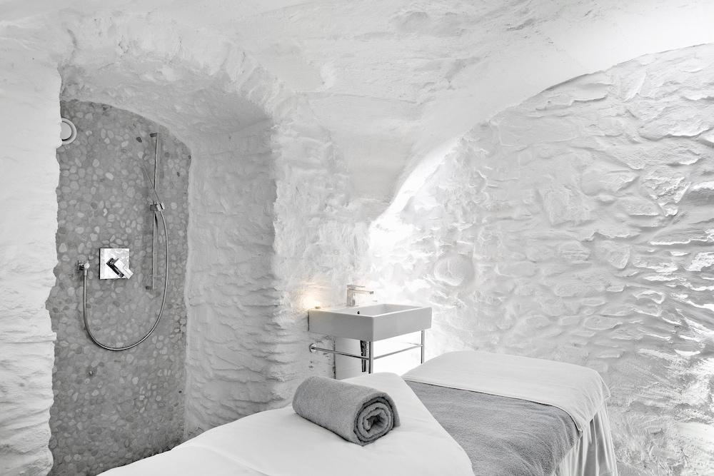 Hotel Mont Blanc - Treatment Room