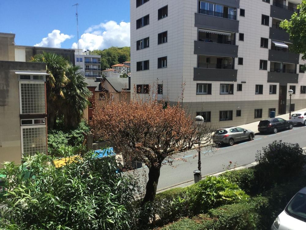 Uma Suites Ondarreta - City View from Property