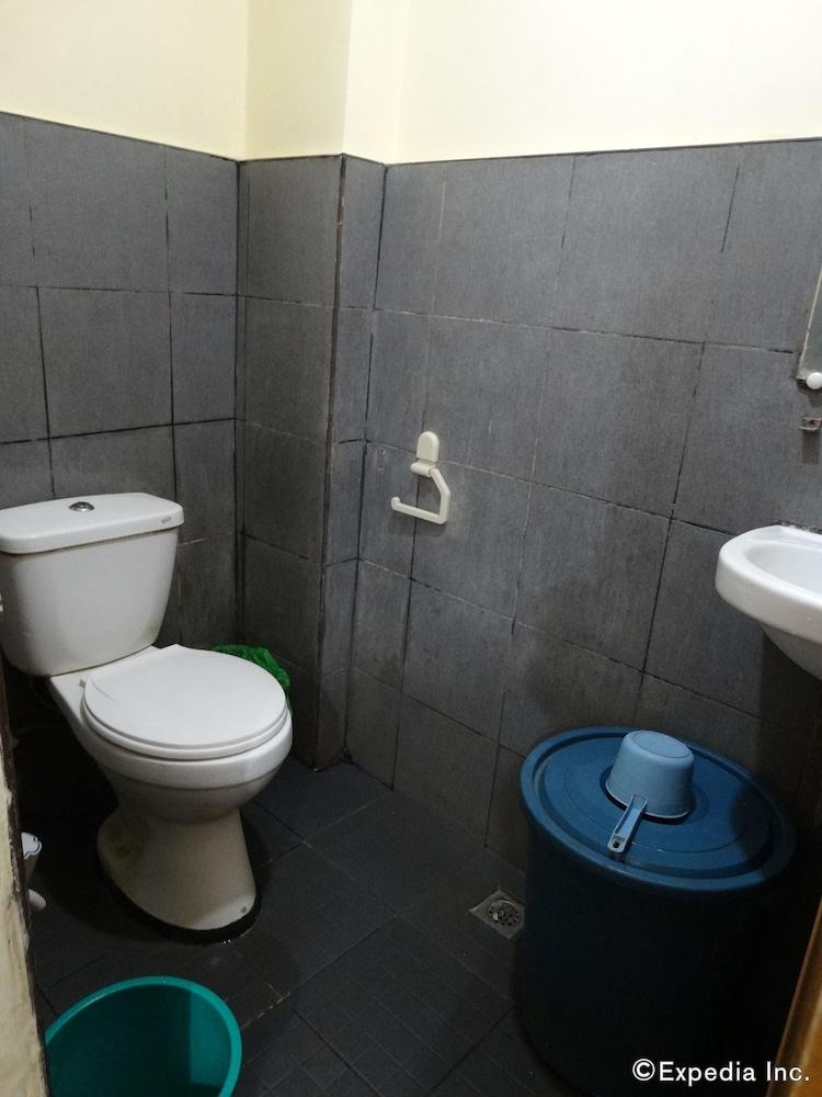 VBH Inn - Bathroom