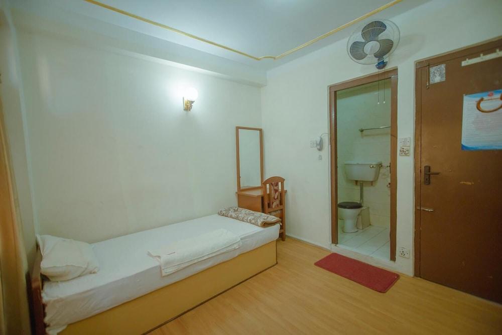 Hotel Triratna - Room