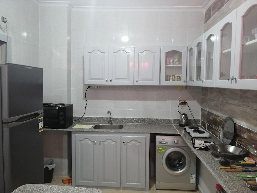 شقة مريحة من غرفتي نوم في منطقة الشيراتون - Private kitchen