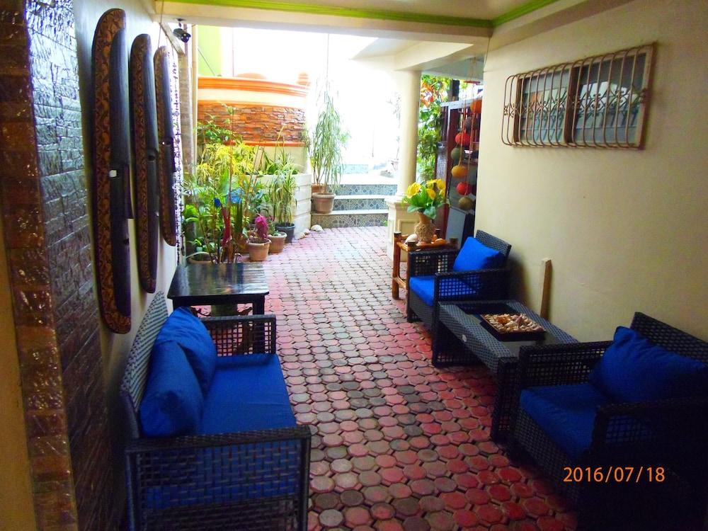 Palanca Guest House - Lobby Sitting Area