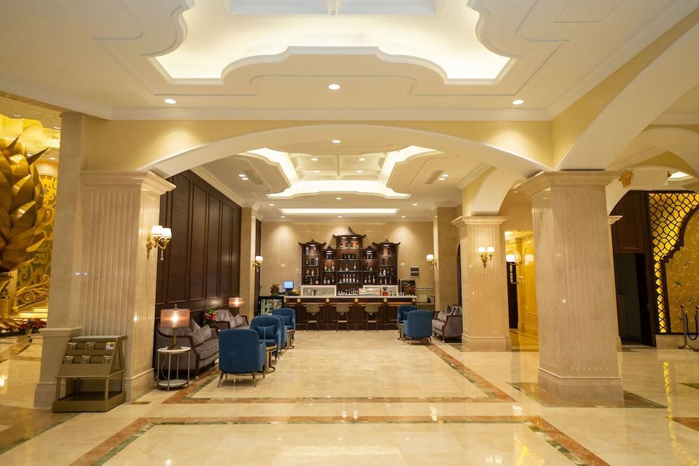 KB Hotel - Lobby Lounge