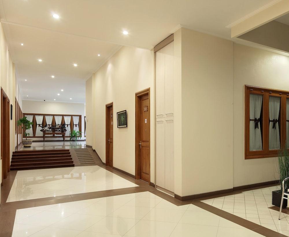Kertanegara Premium Guest House - Interior Detail