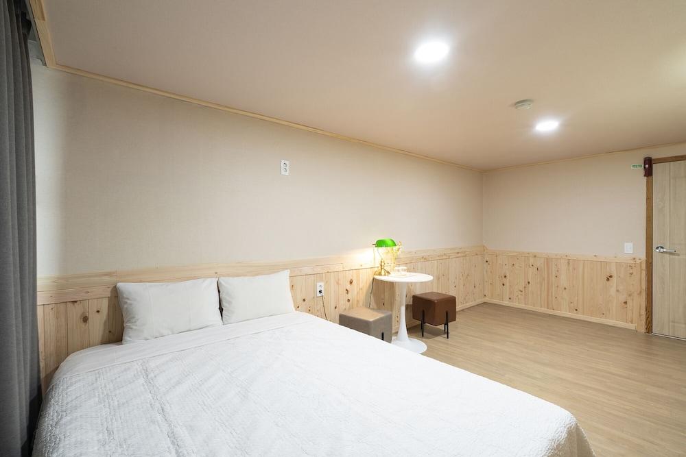 New Jeju Hotel - Room