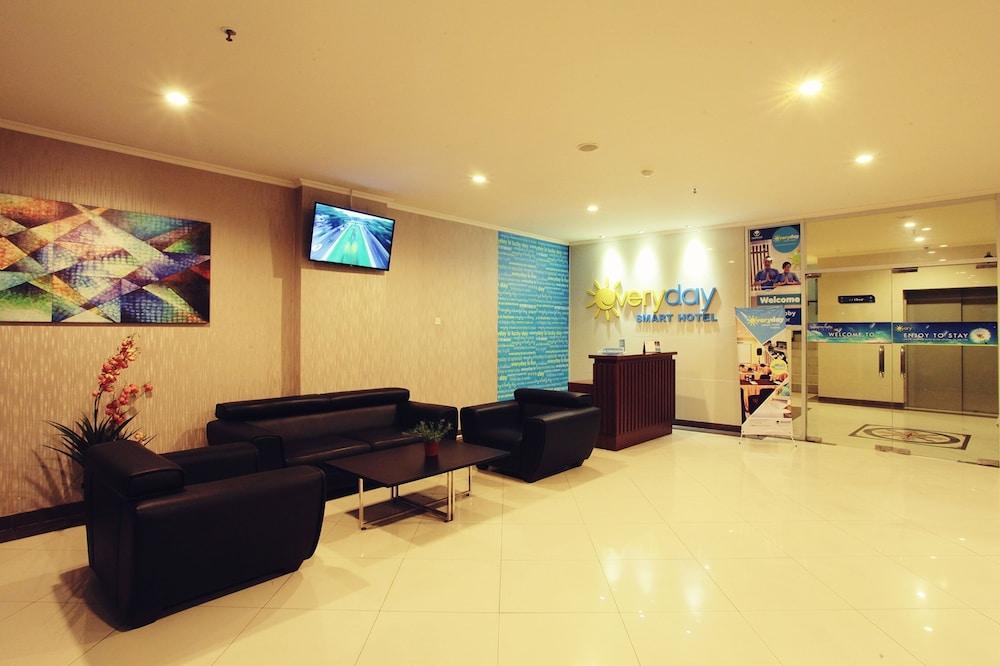 Everyday Smart Hotel Malang - Lobby