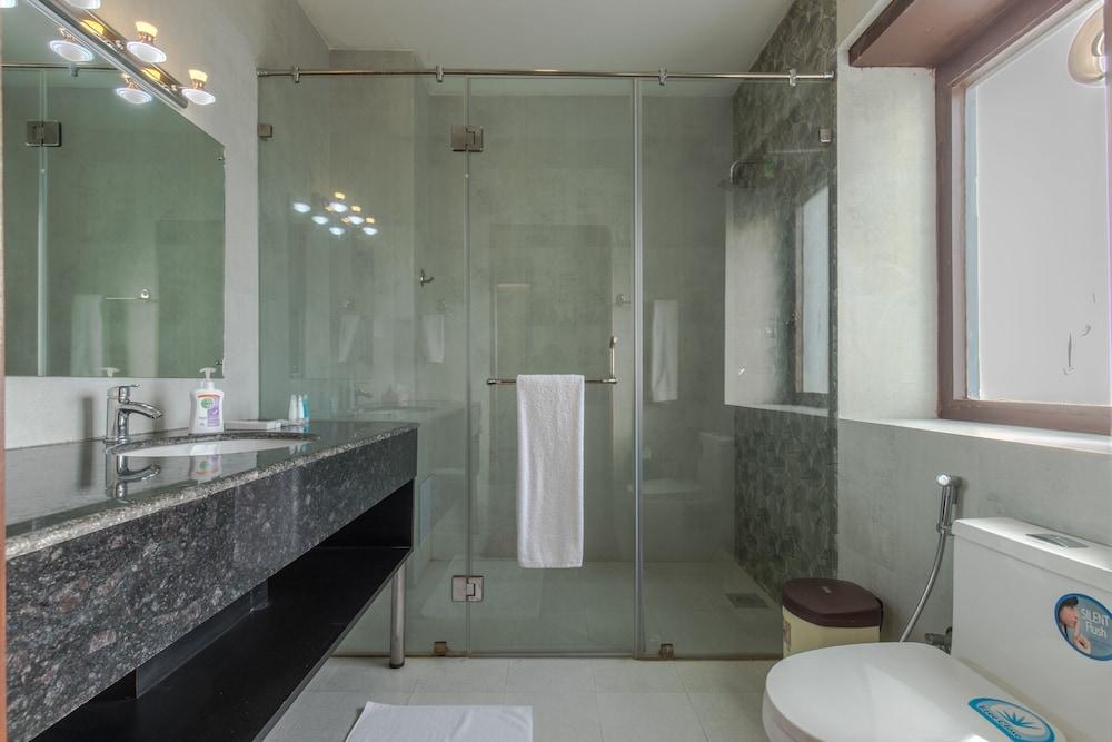 Aranya Boutique Hotel - Bathroom