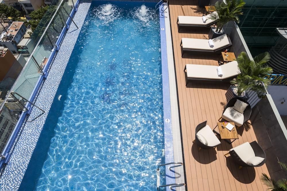 Venue Hotel - Rooftop Pool