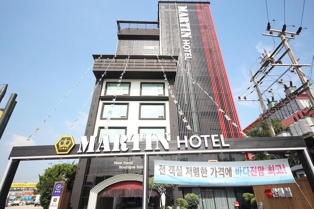 Busan Myeongji Martin - Exterior