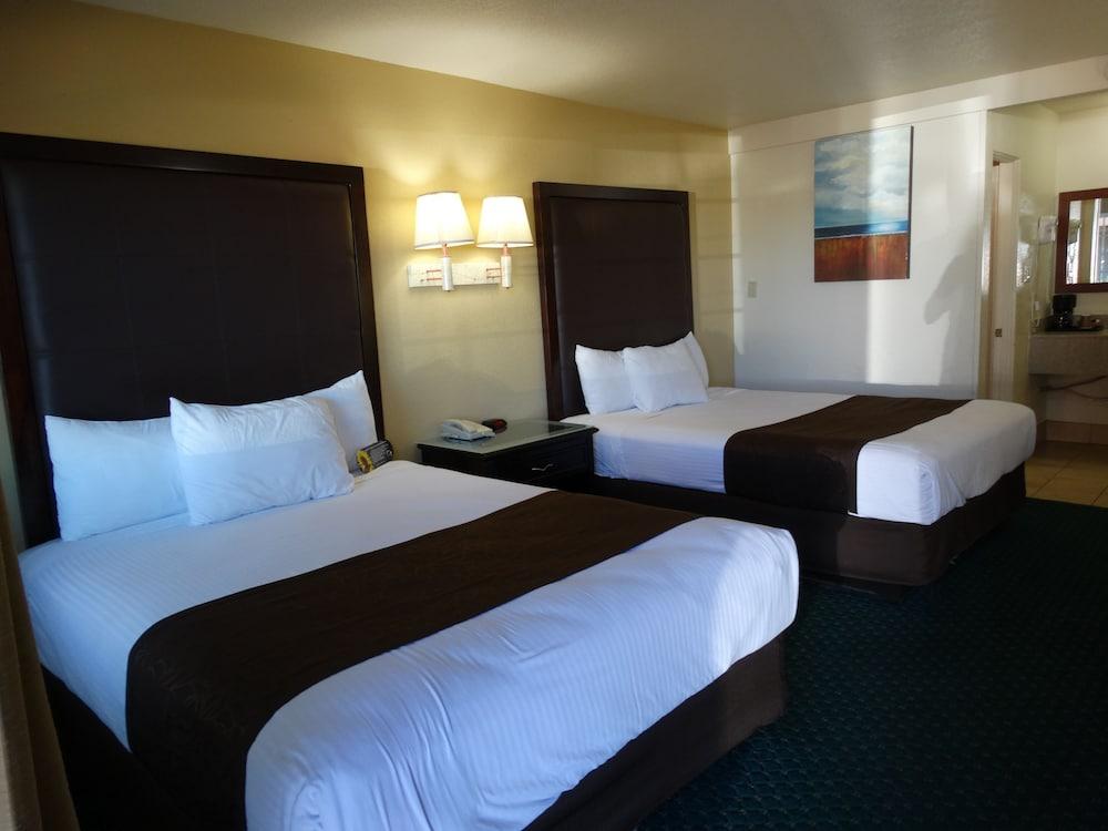 Americas Best Value Inn & Suites Flagstaff - Room