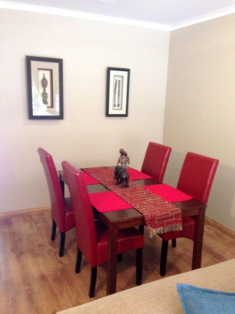 Woodmead Apartments - In-Room Dining