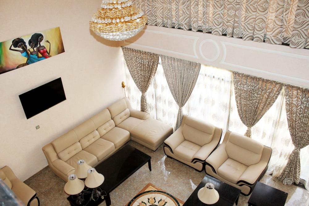 Southern Addis Hotel - Lobby Sitting Area
