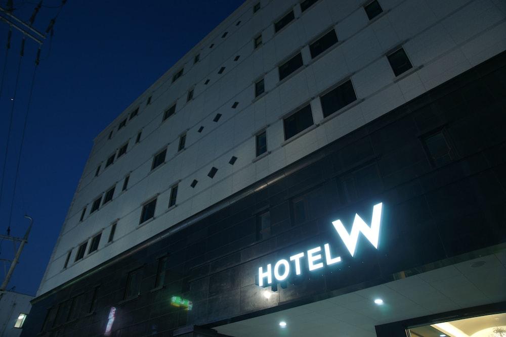 Hotel W Shinjeju - Featured Image