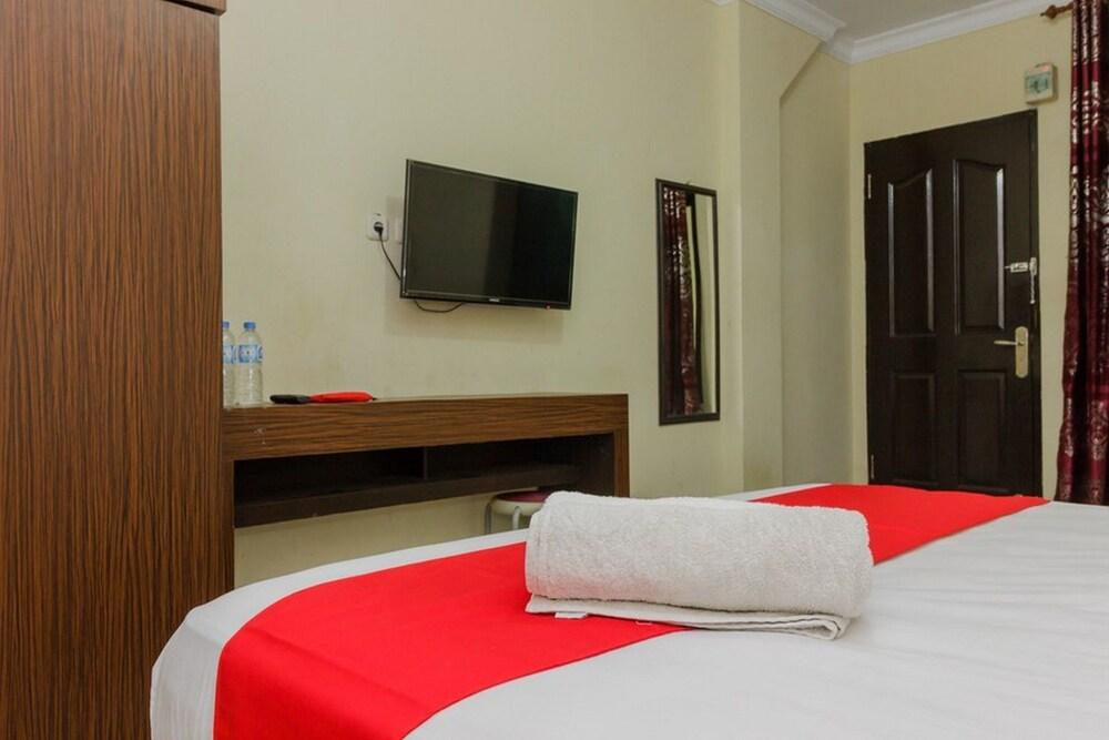 RedDoorz @ Malalayang 2 Manado - Room