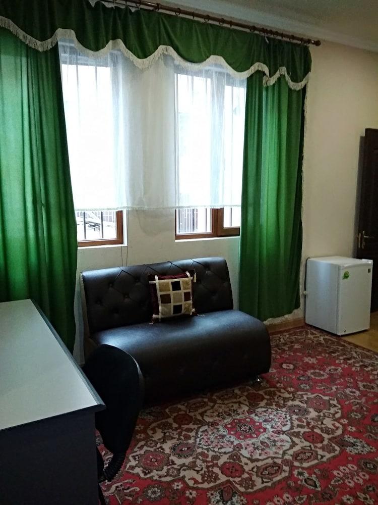 Komitas Avenue Guest House - Room