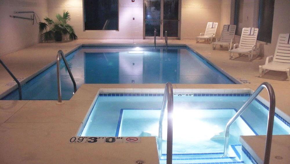 Magnuson Grand Hotel Madison - Pool