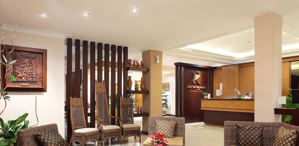 Kertanegara Premium Guest House - Lobby Sitting Area
