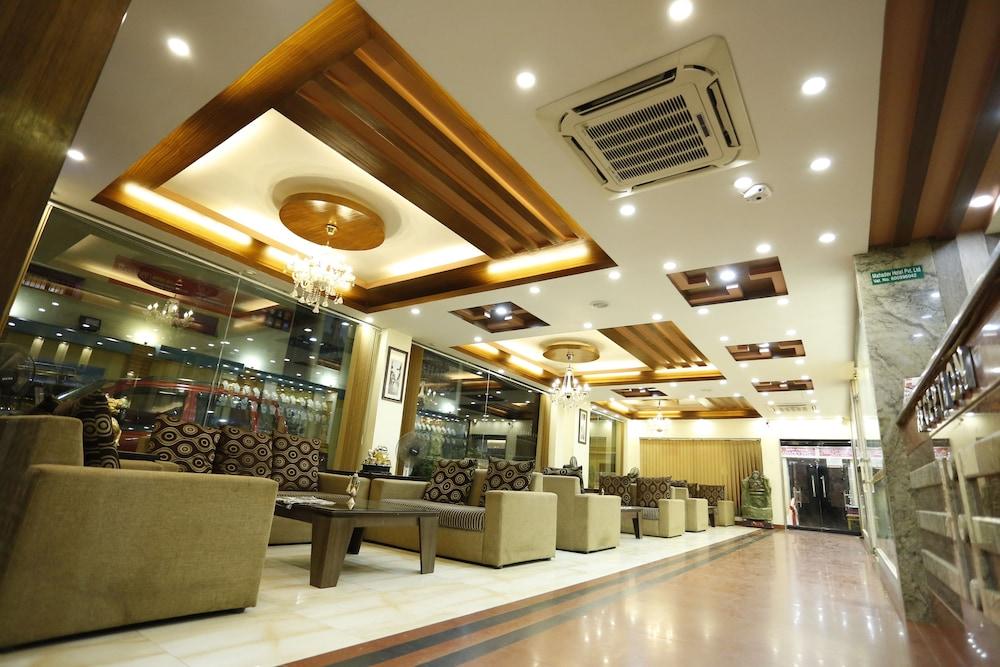 Mahadev Hotel - Lobby Sitting Area