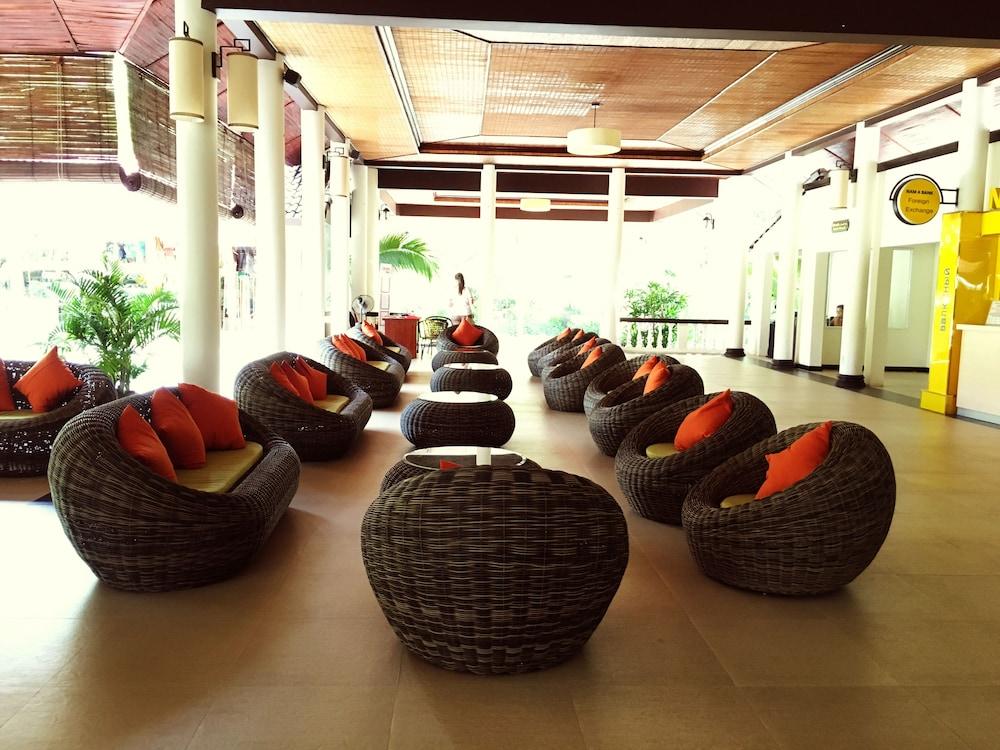 Diamond Bay Resort and Spa - Lobby Sitting Area