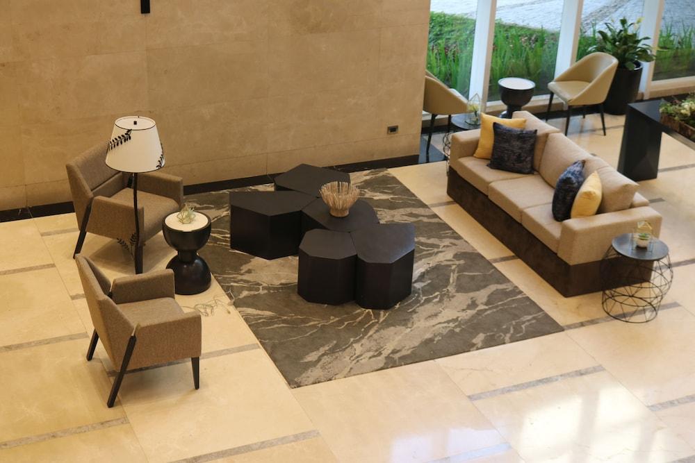Acacia Hotel Davao - Lobby Sitting Area