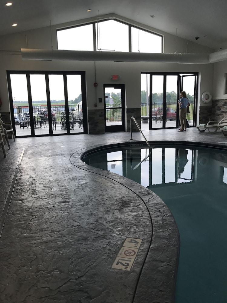 Sleep Inn & Suites Belmont / St. Clairsville - Indoor Pool